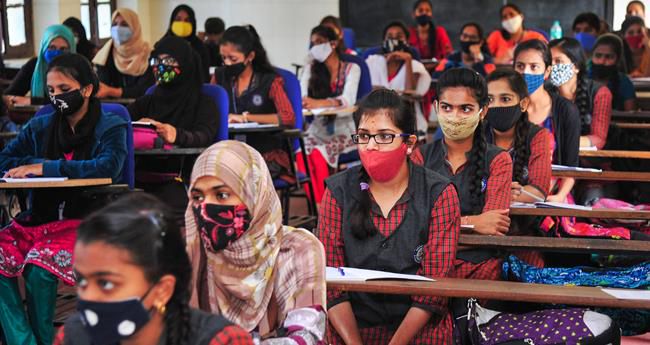 എ​സ്‌എ​സ്‌എ​ല്‍​സി, പ്ല​സ് ടു ​പ​രീ​ക്ഷ​ക​ള്‍ മാ​റ്റ​ണ​മെ​ന്ന് സ​ര്‍​ക്കാ​ര്‍