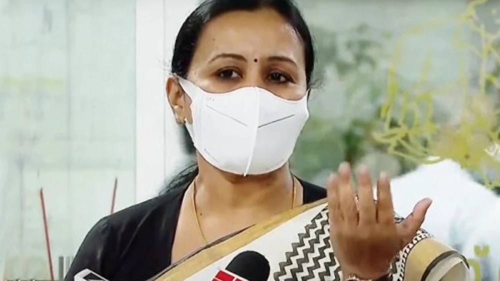 മൂന്നാം തരംഗത്തെ നേരിടാന്‍ കേരളം സുസജ്ജം; പ്രചരിക്കുന്ന വാര്‍ത്തകള്‍ തെറ്റ്, ആശുപത്രി കിടക്കകള്‍ക്ക് ക്ഷാമമില്ലെന്ന് ആരോഗ്യമന്ത്രി