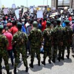 കെ റെയില്‍: ക്ലിഫ് ഹൗസ് വളപ്പില്‍ യുവമോര്‍ച്ച പ്രവര്‍ത്തകര്‍ സര്‍വേകല്ല് നാട്ടി