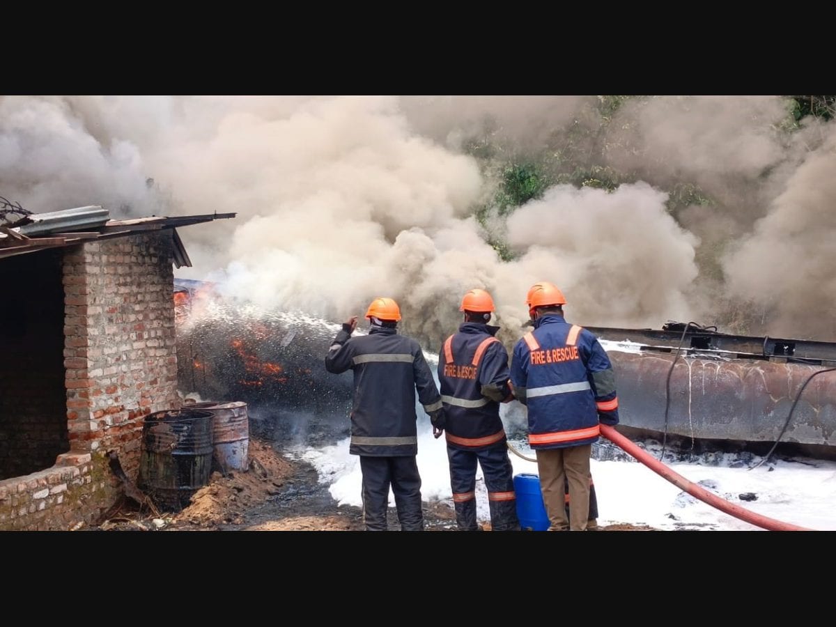 ചാലക്കുടി തീപിടിത്തം: പെയിന്റ് കടയിൽ നിന്ന് തീ പടർന്നു