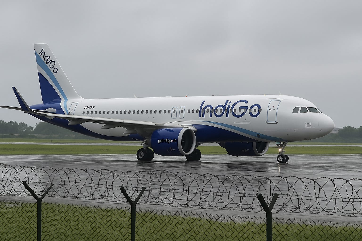 സംഘർഷസാദ്ധ്യത: ഇൻഡിഗോ ഈസ്റ്റിലെ വിമാന സർവീസുകൾ താത്കാലികമായി നിർത്തി