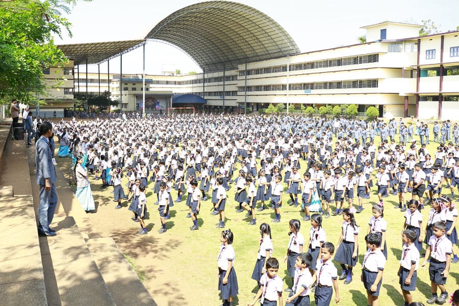 പാലക്കാട് സെൻ ഡൊമിനിക് സ്കൂൾ അധ്യാപകരെ മാനസികമായി പീഡിപ്പിക്കുന്നുവെന്ന് പരാതി