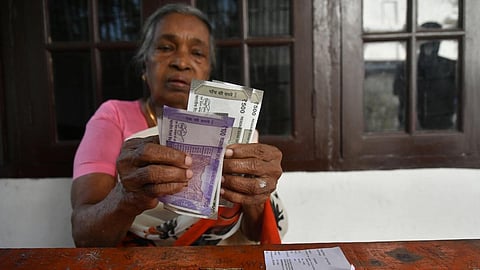 ക്ഷേമ പെൻഷൻ വെള്ളിയാഴ്ച മുതൽ