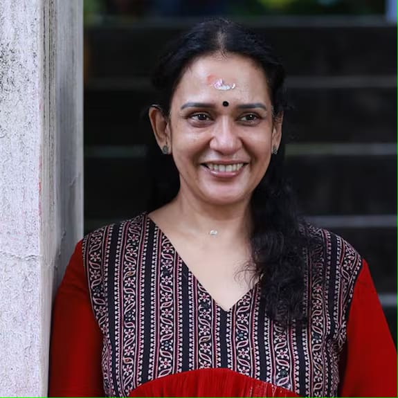 സൈബർ ആക്രമണം: മാലാ പാർവതിയുടെ പേരിൽ വ്യാജ ഫേസ്ബുക്ക് ഗ്രൂപ്പ്, കേസ് രജിസ്റ്റർ ചെയ്തു