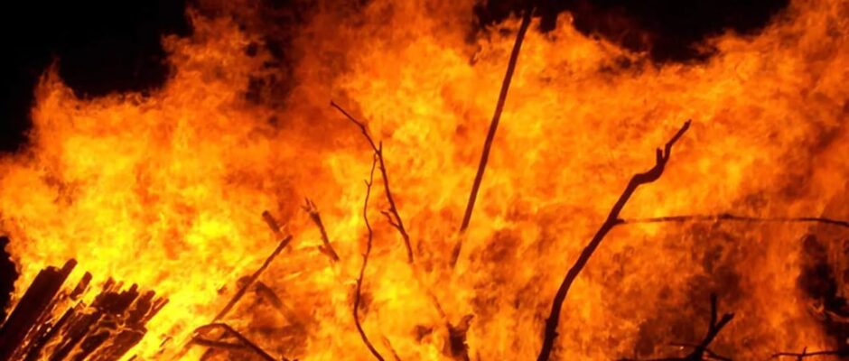 തീപിടിത്തം പവർബാങ്ക് പൊട്ടിത്തെറിച്ചതിനെ തുടർന്ന്