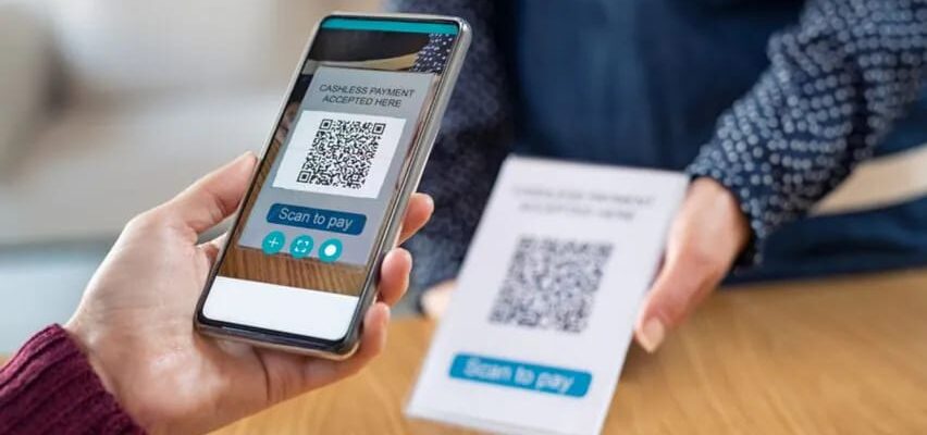 യുപിഐ വഴി പണം സ്വീകരിക്കുന്ന "റിക്വസ്റ്റ്" സൗകര്യം ഉടൻ അവസാനിപ്പിക്കുന്നതായി ഔദ്യോഗികമായി സ്ഥിരീകരിച്ചു. വിവിധ ബാങ്കുകളും പേയ്മെന്റ് സേവന ദാതാക്കളും നൽകിയ റിപ്പോർട്ടുകൾ പ്രകാരം, ഉപഭോക്താക്കളെ ലക്ഷ്യമിട്ട് നടക്കുന്ന തട്ടിപ്പുകൾ വർധിച്ചതാണ് ഈ തീരുമാനത്തിന് പിന്നിലെ പ്രധാന കാരണം.