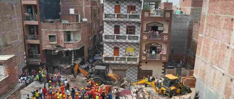 ഡൽഹിയിൽ കെട്ടിടം തകർന്നു വീണു, 3 പേർക്ക് ദാരുണാന്ത്യം