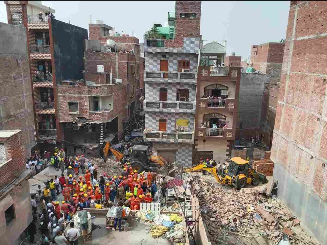 ഡൽഹിയിൽ കെട്ടിടം തകർന്നു വീണു, 3 പേർക്ക് ദാരുണാന്ത്യം