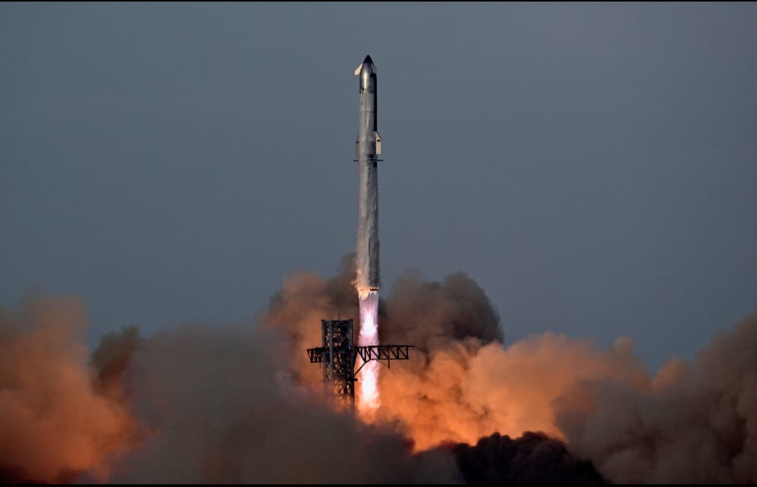 ​സ്റ്റാർഷിപ്പ് ദൗത്യം വിജയകരം; പത്താം പറക്കലിൽ ചരിത്രം കുറിച്ച് സ്പേസ് എക്സ്