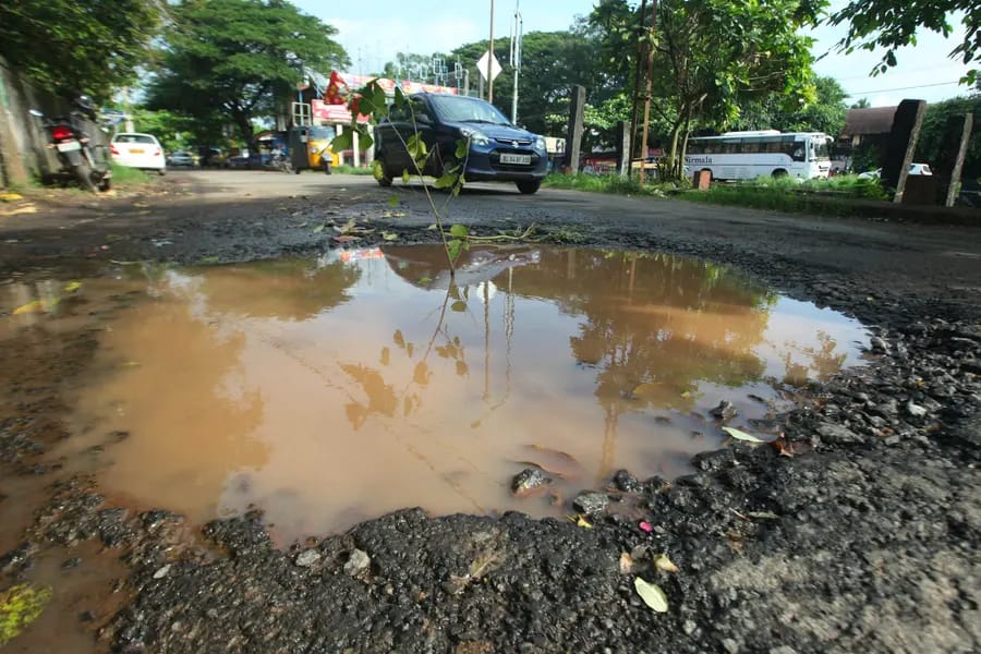 ദേശീയപാതയിലെ കുഴികൾക്ക് ശാപമോക്ഷമില്ല; ടാറിങ് കഴിഞ്ഞ സ്ഥലങ്ങളിലും യാത്രാദുരിതം