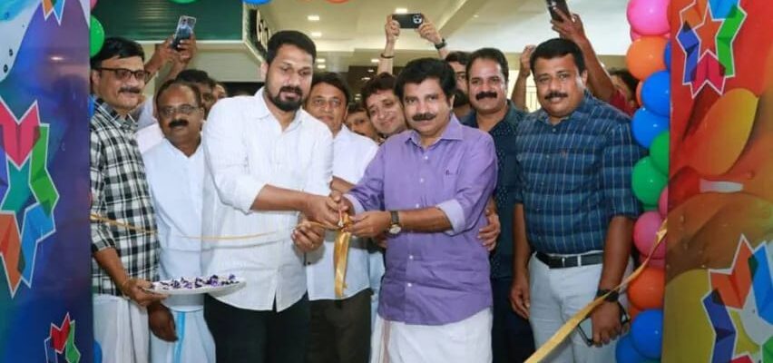 മാജിക് ഫ്രെയിംസ് സിനിമാസ് മലപ്പുറം എടക്കര എസ് മാളില്‍ പ്രവര്‍ത്തനം ആരംഭിച്ചു.