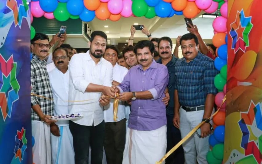 മാജിക് ഫ്രെയിംസ് സിനിമാസ് മലപ്പുറം എടക്കര എസ് മാളില്‍ പ്രവര്‍ത്തനം ആരംഭിച്ചു.