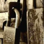 വടകര എടോടിയിൽ കടകളിൽ വ്യാപകമായ മോഷണം; മൂന്ന് സ്ഥാപനങ്ങളിൽ കവർച്ച, വൻ തുക നഷ്ടപ്പെട്ടു