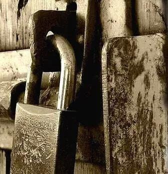 ജപ്തി ഭീഷണിയിൽ തെരുവിലായ യുവതികൾക്ക് തുണയായി എംഎൽഎ;