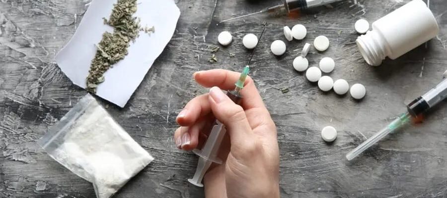 കൊച്ചിയിൽ വൻ ലഹരിവേട്ട;