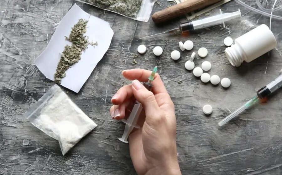 കൊച്ചിയിൽ വൻ ലഹരിവേട്ട;