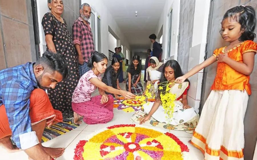 ഓണത്തിരക്കിൽ മുങ്ങി കേരളം