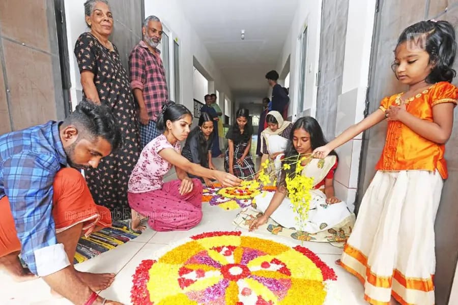 ഉത്രാടപ്പാച്ചിൽ: ഓണത്തിരക്കിൽ മുങ്ങി കേരളം