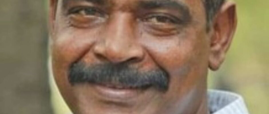 ​കൊച്ചി: സിനിമാ നിർമ്മാതാവും നടൻ മോഹൻലാലിന്റെ സന്തതസഹചാരിയുമായ ആന്റണി പെരുമ്പാവൂർ, തന്റെ പുതിയ കാറിനായി 32,0000 രൂപ മുടക്കി ഒരു വിഐപി നമ്പർ സ്വന്തമാക്കി.