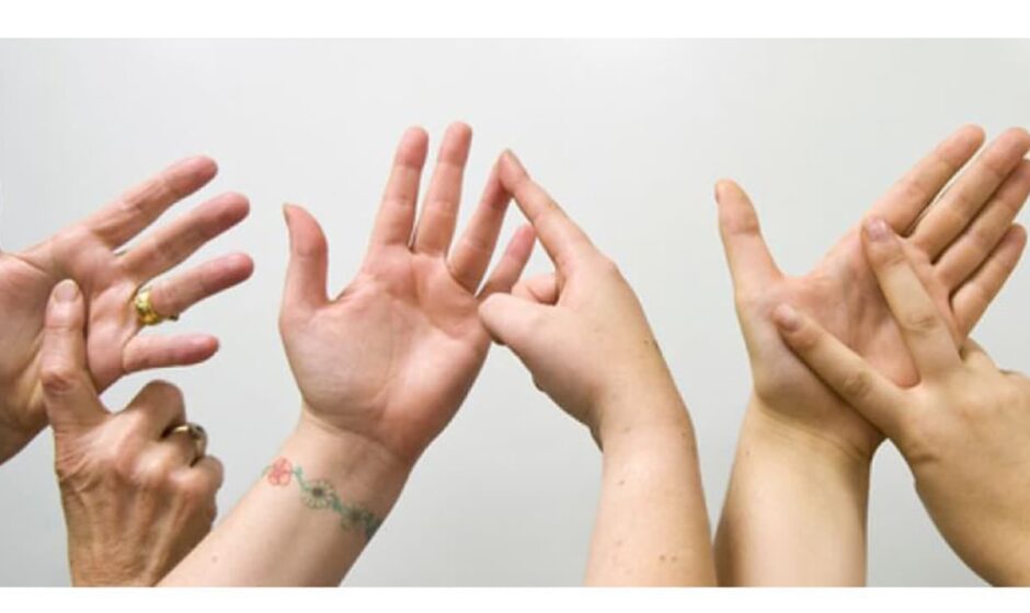 ആംഗ്യഭാഷാ ദിനം: ഭിന്നശേഷി സൗഹൃദ സമൂഹം കെട്ടിപ്പടുക്കാം