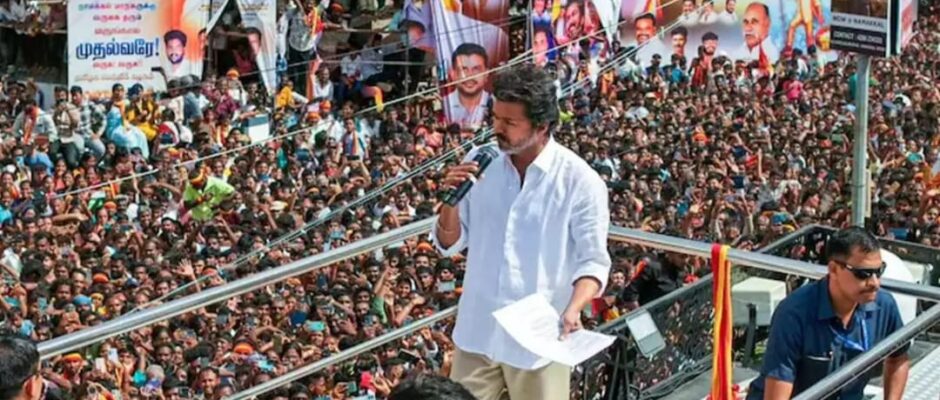 കരൂർ ദുരന്തം: പ്രാദേശിക നേതാവും ഓൺലൈൻ മാധ്യമപ്രവർത്തകനും കസ്റ്റഡിയിൽ