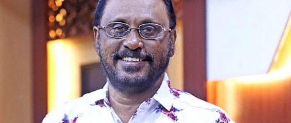 "ലാൽ സലാം സ്വീകരണം മോഹൻലാലിനെ ചുവപ്പുവൽക്കരിക്കാൻ."