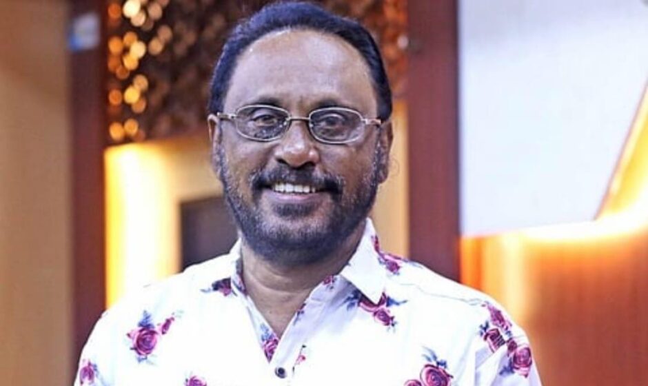 "ലാൽ സലാം സ്വീകരണം മോഹൻലാലിനെ ചുവപ്പുവൽക്കരിക്കാൻ."