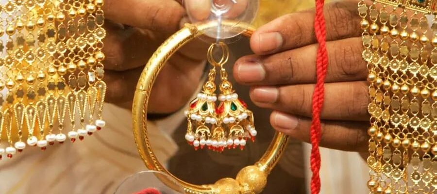 തിങ്കളാഴ്ച കൂടിയത് 1,000 രൂപ, പവന് 88,560 രൂപയായി