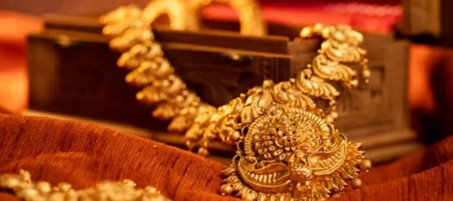 ചരിത്രനേട്ടവുമായി സ്വർണം;