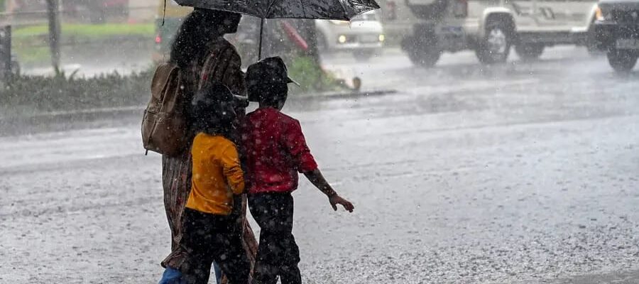 ശക്തമായ മഴ തുടരും;