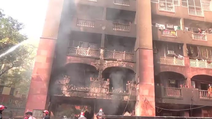 തീപിടിത്തം: ദില്ലിയിലെ എംപി ഫ്ലാറ്റിൽ ആശങ്ക;