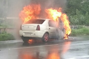 കാർ കത്തി;