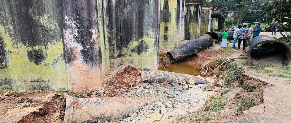 തമ്മനം വാട്ടർടാങ്ക് തകർന്നു;