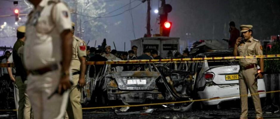 നടുക്കം: ചെങ്കോട്ട സ്ഫോടനം ചാവേർ ആക്രമണമെന്ന് സൂചന;