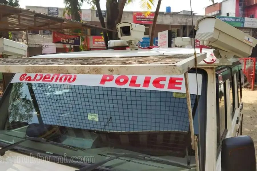 മകന് നേരെ അതിക്രമം: തല ചുവരിൽ ഇടിപ്പിച്ചു; 12 വയസുകാരനെ മർദിച്ച കേസിൽ അമ്മയും പങ്കാളിയും പിടിയിൽ