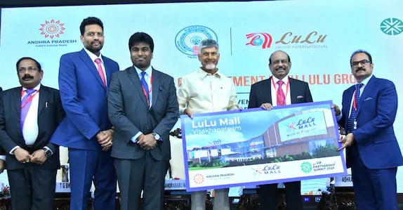 എതിർത്തവരിൽ ജഗനും പവൻ കല്യാണും; പരിഭവത്തോടെ പടിയിറങ്ങിയ ആന്ധ്രയുടെ മണ്ണിലേക്ക് ലുലു ഗ്രൂപ്പിന്റെ വൻ തിരിച്ചുവരവ്