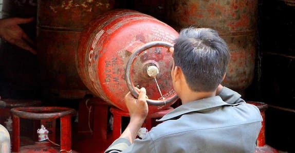 ഇന്ത്യയിലേക്ക് അമേരിക്കൻ എൽപിജി; വില കുറയും, ചരിത്രപരമായ കരാറെന്ന് കേന്ദ്രം