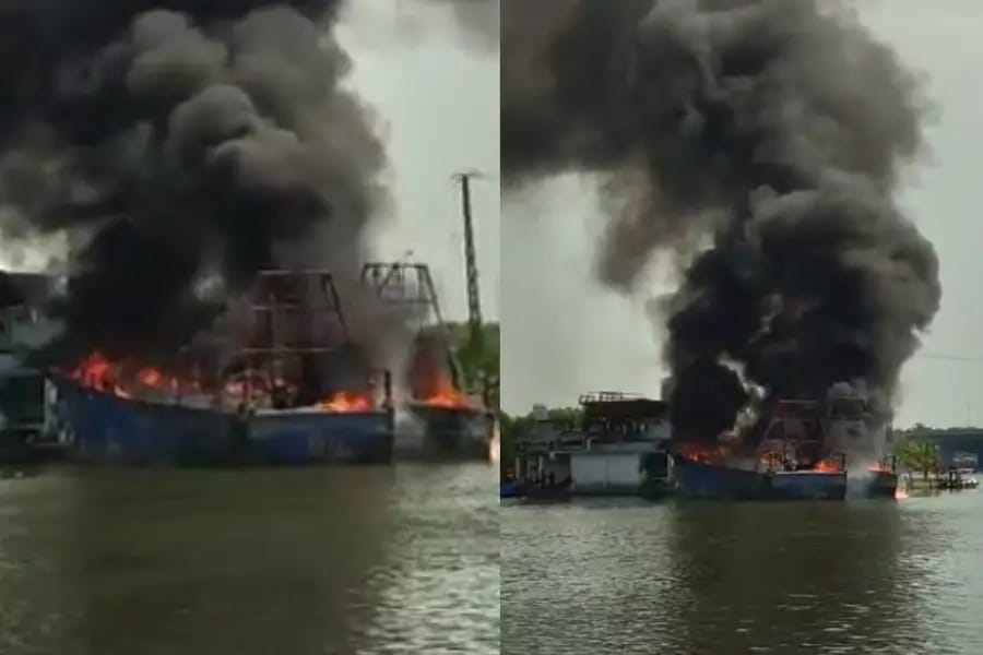 കാവനാട് തീപ്പിടിത്തം: ബോട്ടുകൾക്ക് തീ പിടിച്ചു, പ്രദേശമാകെ കനത്ത പുക