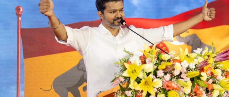 രാഷ്ട്രീയ പ്രവേശന സൂചന നൽകി;