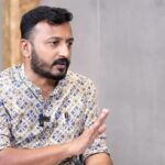 കഴുത്തിന് പിടിച്ച് പുറത്താക്കി’; റേഷൻ കടയിൽ കയറിയ തെരുവുനായയെ ഒറ്റയ്ക്ക് നേരിട്ട് വിജിന!