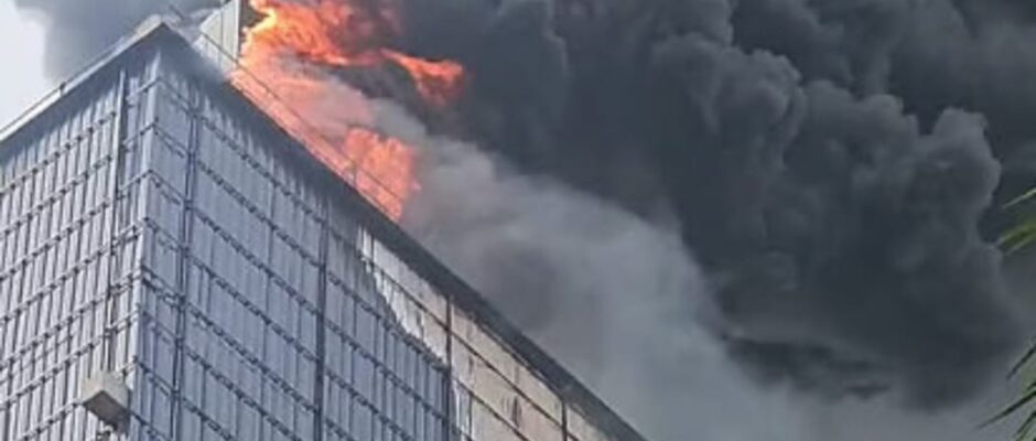 കോഴിക്കോട് ബേബി മെമ്മോറിയൽ ആശുപത്രിയിൽ വൻ തീപിടിത്തം;