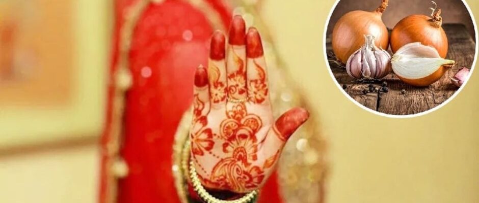 ഉള്ളിയും വെളുത്തുള്ളിയും വേണ്ട: ഭക്ഷണ നിയന്ത്രണം 'ക്രൂരത';