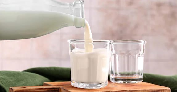 ഭക്ഷ്യസുരക്ഷാ വകുപ്പിന്റെ മിന്നൽ പരിശോധന; മായം ചേർത്ത പാൽ വിൽക്കുന്നവർക്കെതിരെ കർശന നടപടി