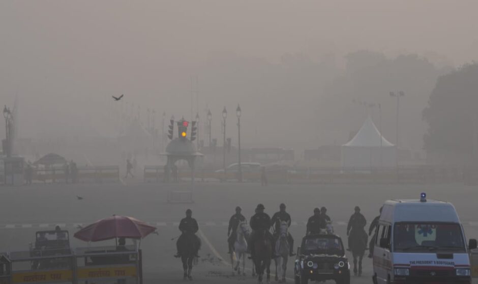 ദില്ലിയിൽ ശ്വാസം മുട്ടിക്കുന്ന പുകമഞ്ഞ്;