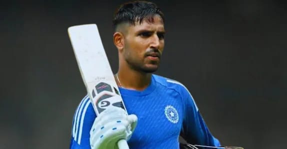 കന്നിസെഞ്ചറിയുമായി കത്തിക്കയറി ജുറേൽ; ഫിഫ്റ്റിയടിച്ച് റിങ്കു സിങ്; ഷമിക്ക് 3 വിക്കറ്റ്