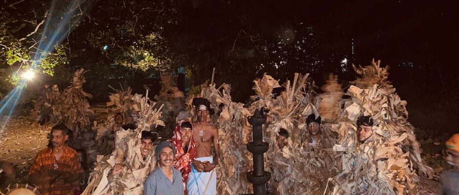 ഉണങ്ങിയ വാഴയിലയും മുഖംമൂടിയും;