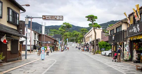 വീട് വാങ്ങിക്കൂട്ടുന്നതിന് പിന്നാലെ ഇന്ത്യയിൽ നിറഞ്ഞ് ജപ്പാന്റെ പണം, കേരളത്തിന്റെ അയലത്ത് 40,000 കോടി