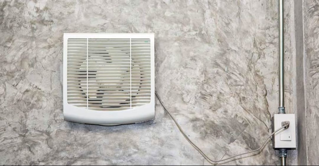 കള്ളന് പറ്റിയ അമളി; എക്സ്‌ഹോസ്റ്റ് ഫാനിൽ കുടുങ്ങി, ഒടുവിൽ രക്ഷകനായി പോലീസെത്തി!