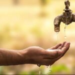 ആകാശത്തേക്ക് ഉയർന്ന മണ്ണും പൊടിയും; സ്കൂൾ മൈതാനത്ത് വിസ്മയമായി ചുഴലിക്കാറ്റ്