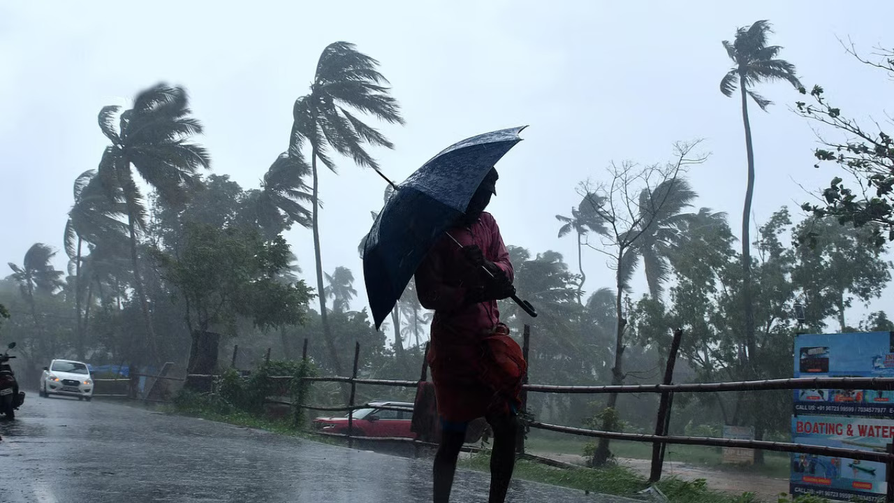 കേരളത്തിൽ വീണ്ടും മഴക്കടുപ്പം; വരും ദിവസങ്ങളിൽ അതിശക്തമെന്ന് മുന്നറിയിപ്പ്